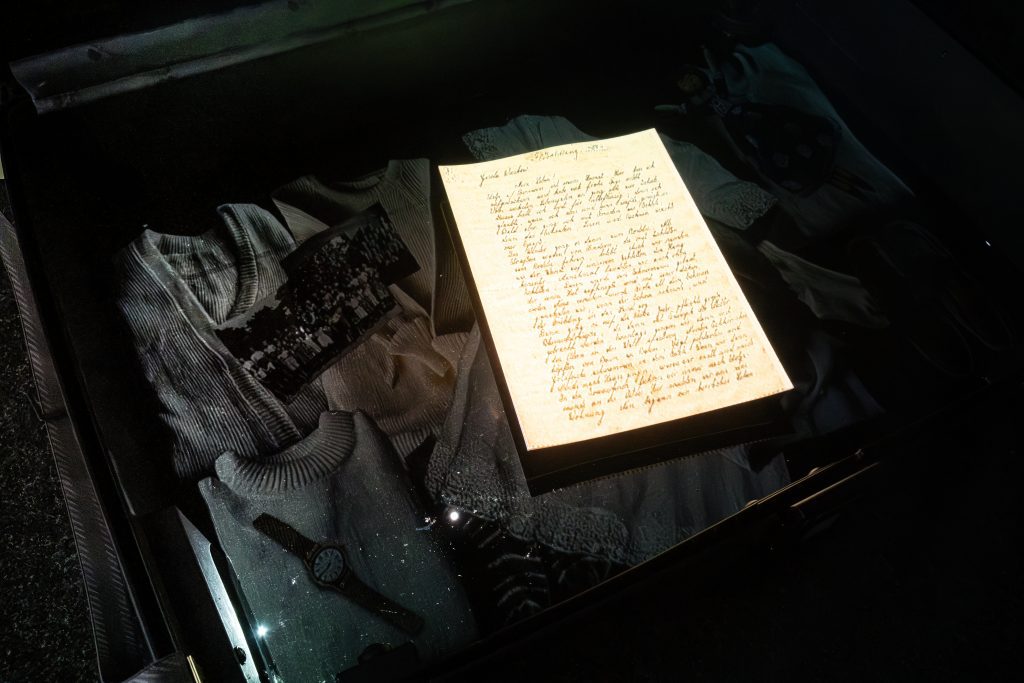 Gisela Waskow Projection Mapping Installation close up of a letter